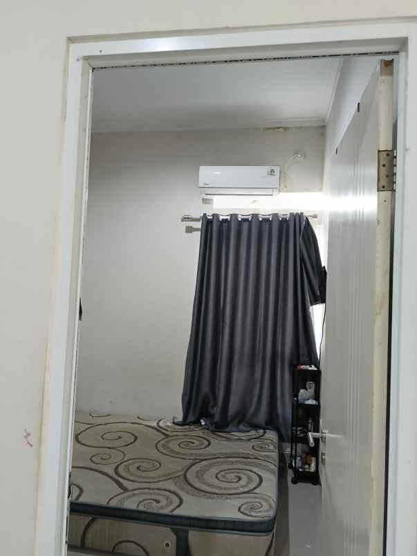 over kredit 75jt rumah 2 lantai di tapos depok