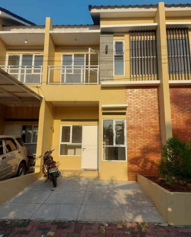 over kredit 75jt rumah 2 lantai di tapos depok