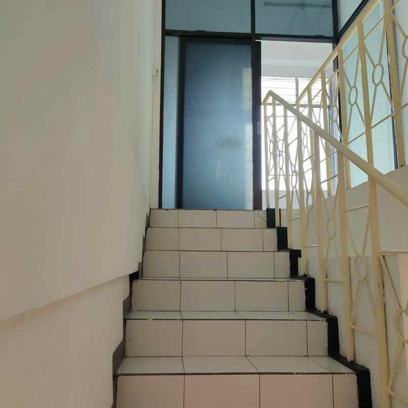 ruko klampis dekat araya manyar rungkut merr dnd