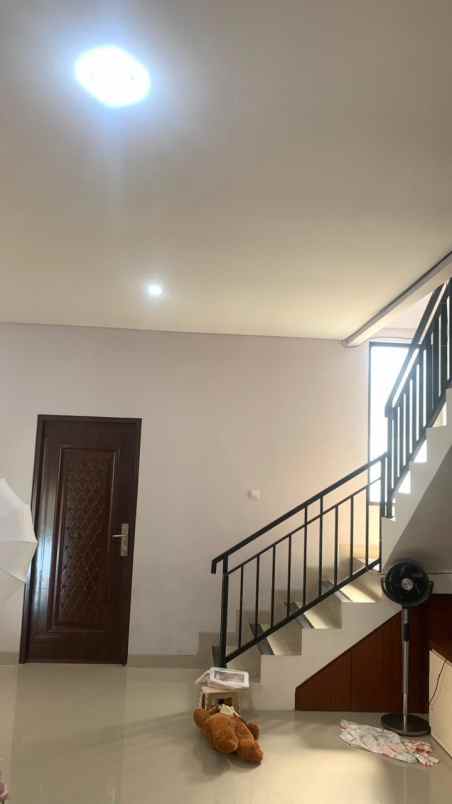 rumah 2 lantai dalam perumahan di potorono banguntapan
