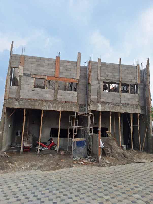 rumah 2 lantai di limo dekat ke stasiun depok