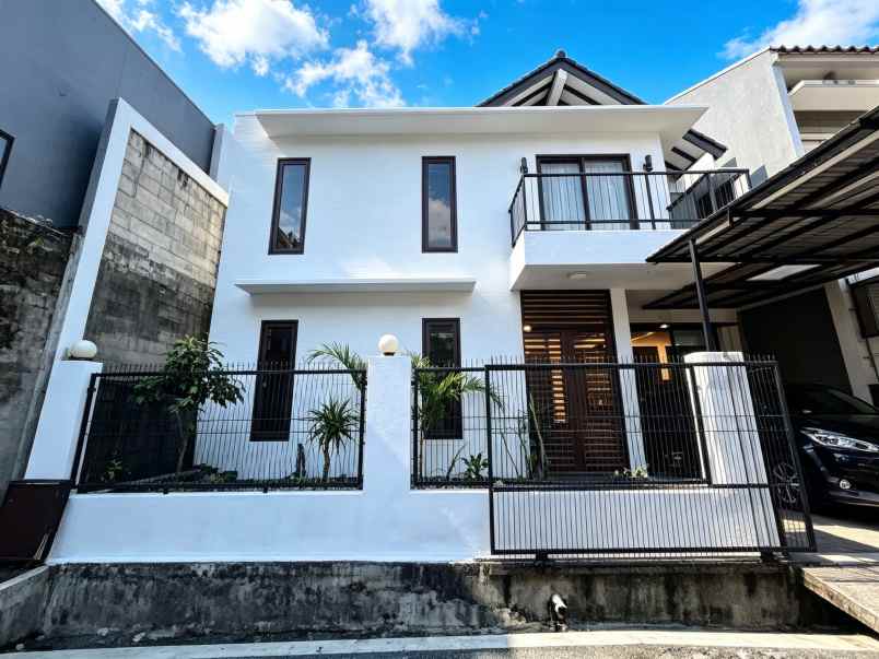 rumah 2 lantai di pondok kelapa 4 kt 4 km lt 140 m shm