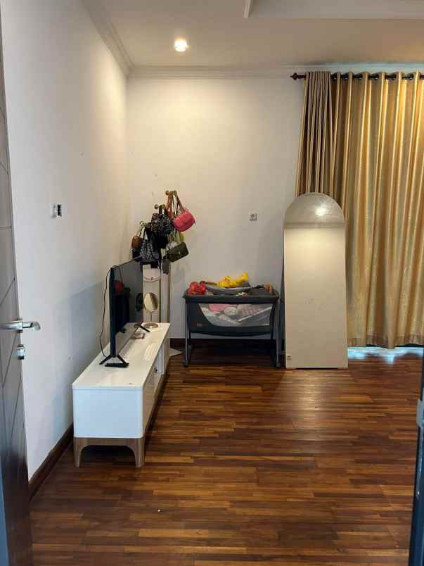 rumah 2 lantai hook greenview malang