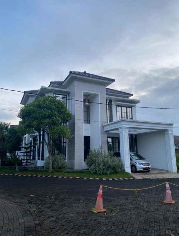 rumah 2 lantai hook greenview malang