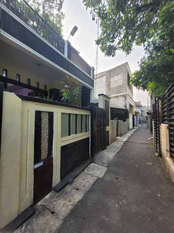 rumah 2 lantai murah kontrakan matraman jakarta timur