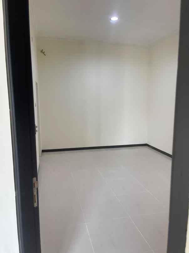 rumah 2 lantai pakuwon city puri asri nego