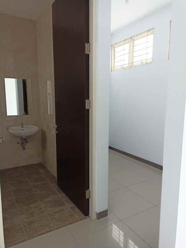 rumah 2 lantai puri galaxy surabaya timur nego