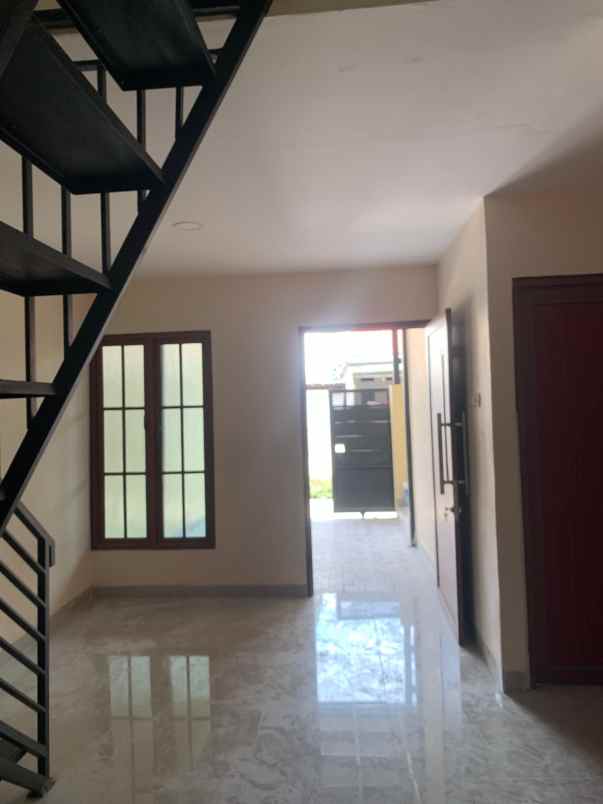 rumah 2 lantai siap huni di tangerang full renovasi