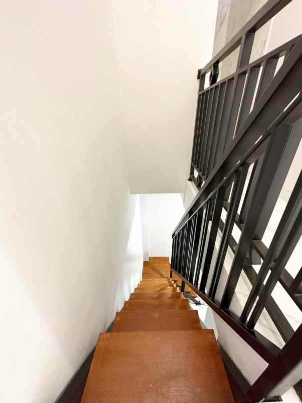 rumah 2 lt shm pasar minggu jakarta selatan