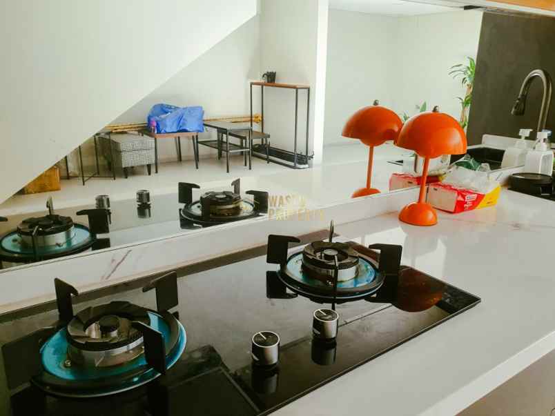 rumah 3 lantai di dalam cluster pintu tol brigif