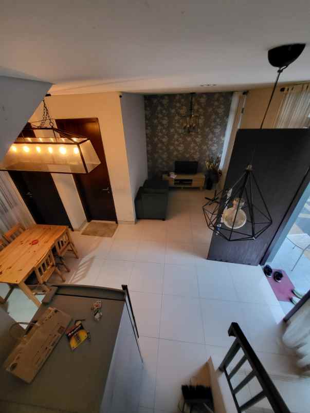rumah 3 lantai di regent town bsd city