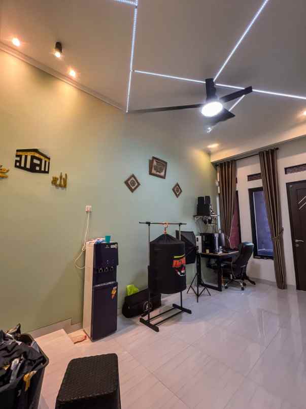 rumah 3 lantai non komplek di ciledug tangerang