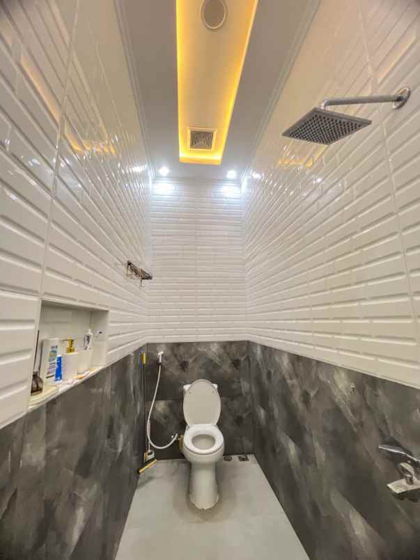 rumah 3 lantai non komplek di ciledug tangerang