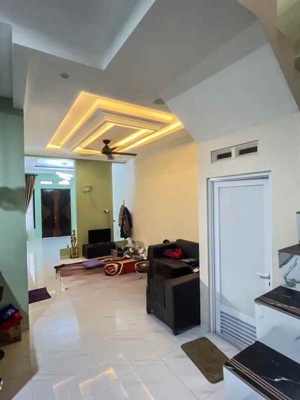 rumah 3 lantai non komplek di ciledug tangerang