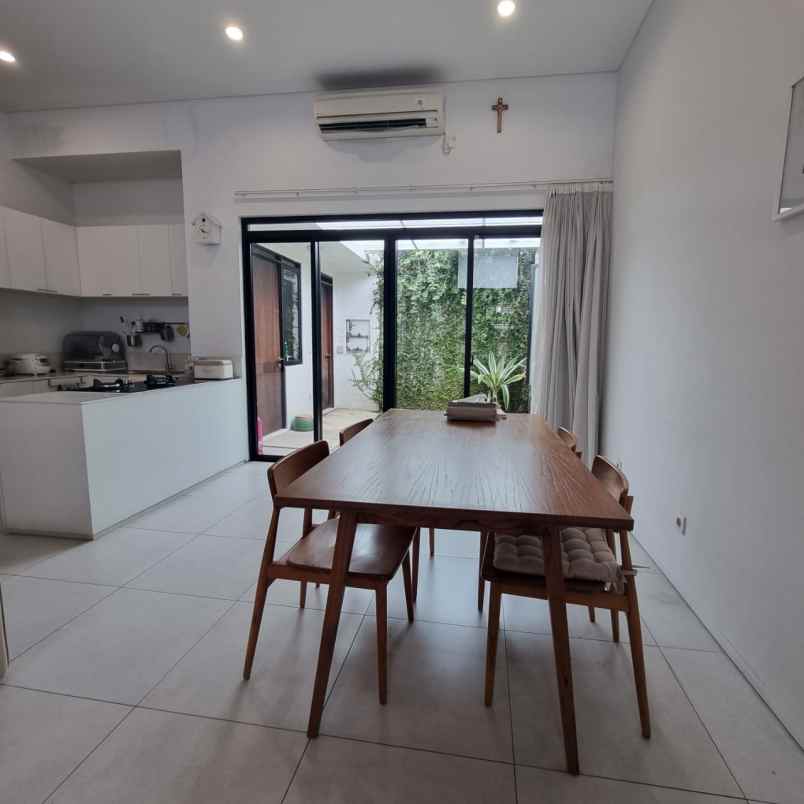 rumah apik dan homie di kota baru parahyangan