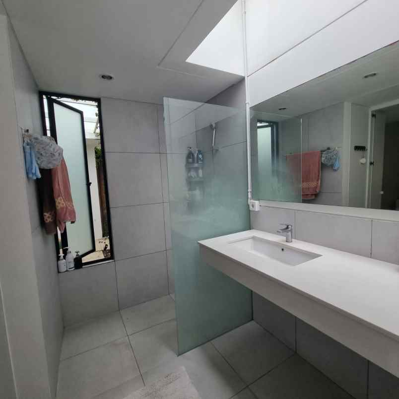 rumah apik dan homie di kota baru parahyangan