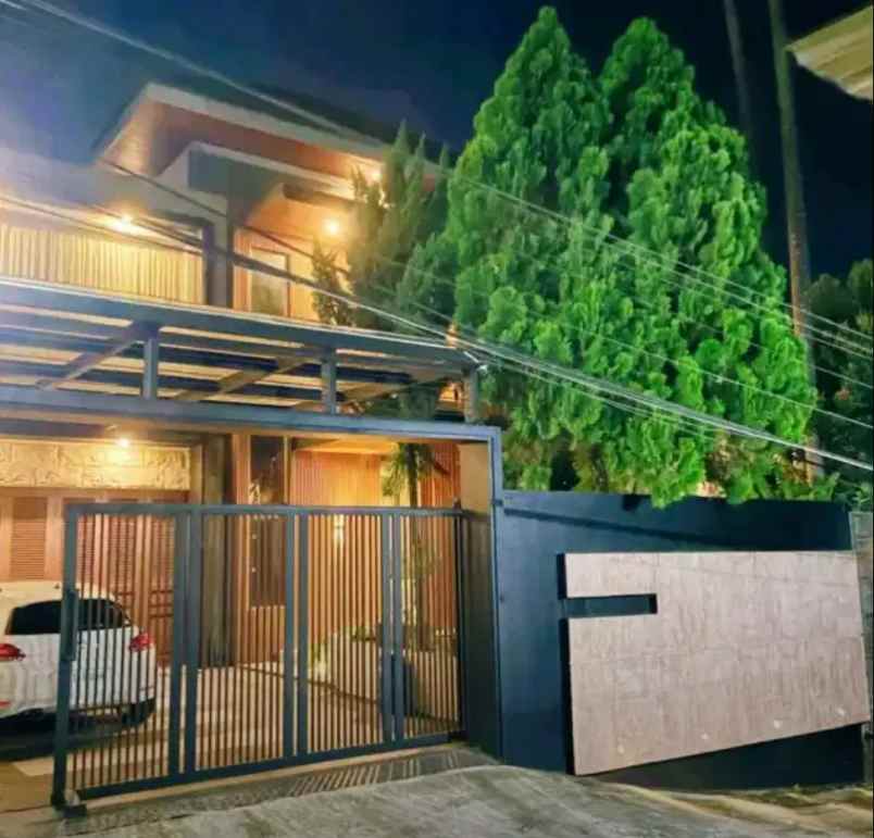 rumah banyumanik dengan private pool