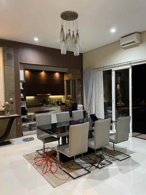 rumah banyumanik dengan private pool