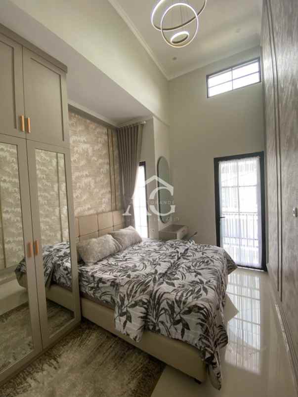 rumah baru 2 lantai di cemorokandang malang