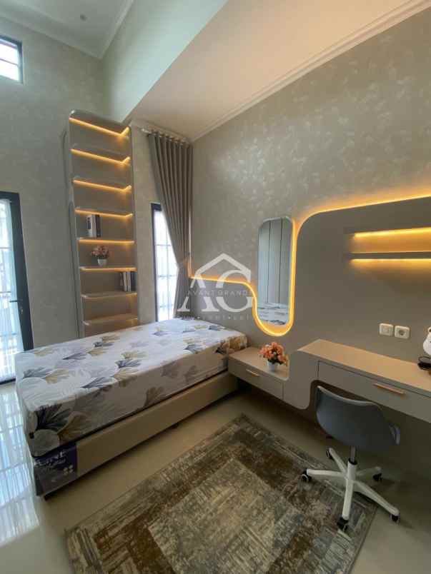 rumah baru 2 lantai di cemorokandang malang