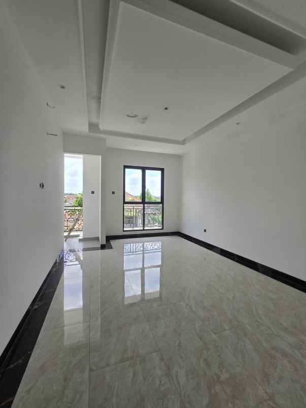 rumah baru dgn private pool di jagakarsa