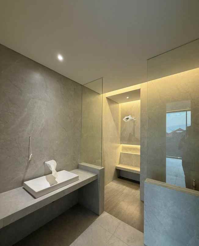 rumah baru minimalis di manyar kertoadi