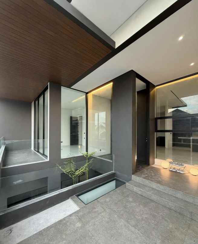 rumah baru minimalis di manyar kertoadi