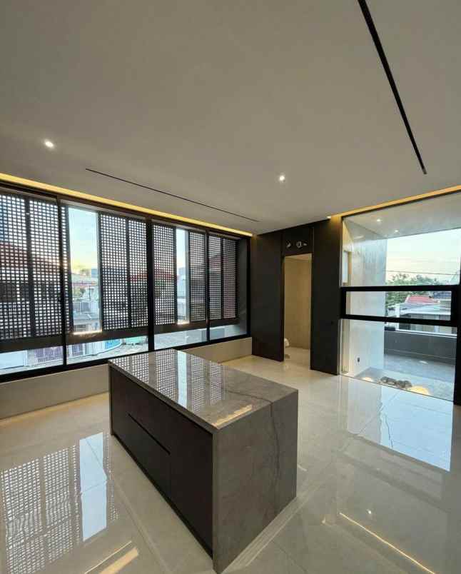 rumah baru minimalis di manyar kertoadi
