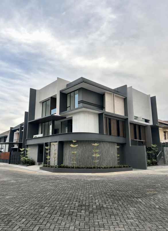 rumah baru minimalis di manyar kertoadi
