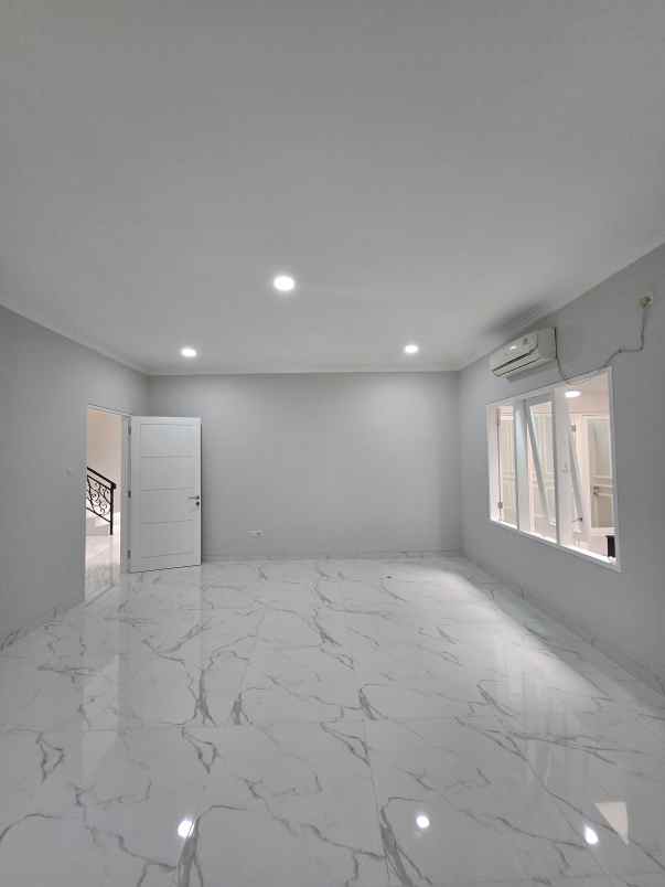 rumah baru renovasi lokasi strategis siap huni