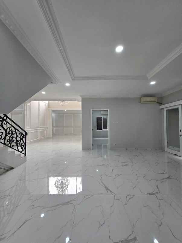 rumah baru renovasi lokasi strategis siap huni