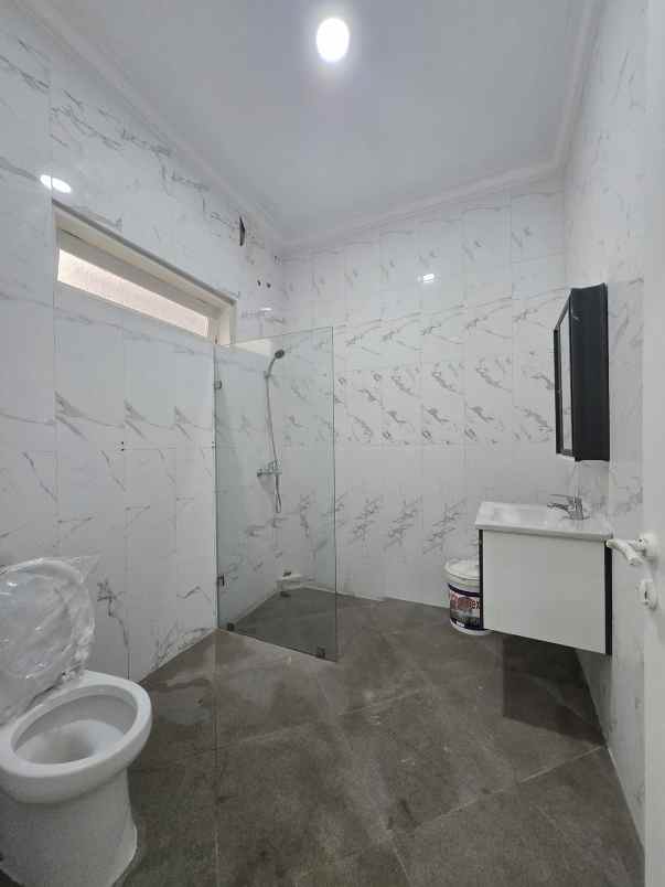 rumah baru renovasi lokasi strategis siap huni