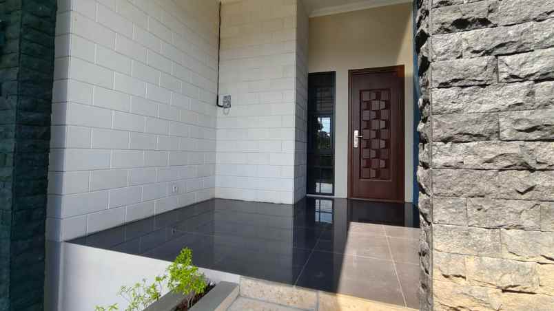 rumah baru siap huni nempel jalan aspal shm ready