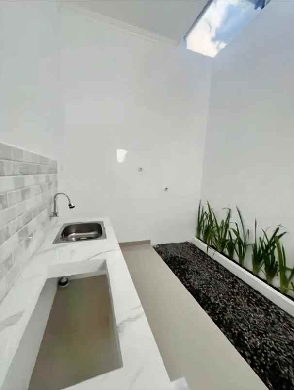 rumah cakep dekat stasiun