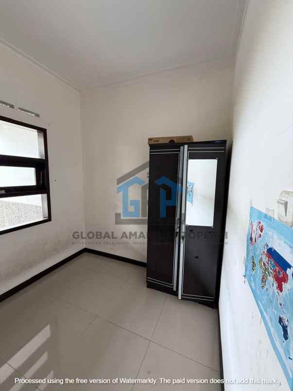 rumah cantik komplek cihanjuang dibawah harga pasaran