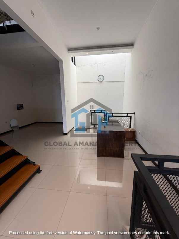 rumah cantik komplek cihanjuang dibawah harga pasaran