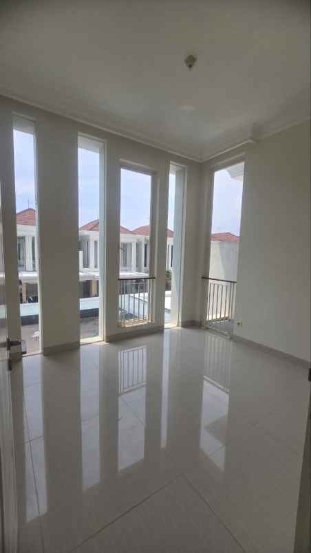 rumah casa tobaco pakuwon city strategis minimalis