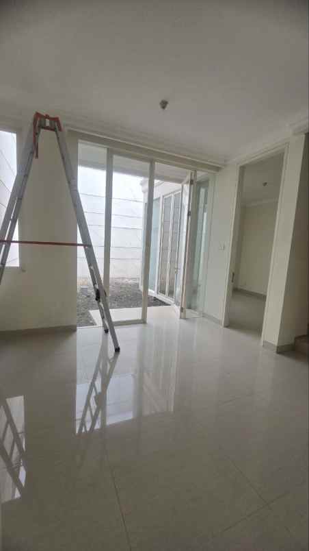 rumah casa tobaco pakuwon city strategis minimalis