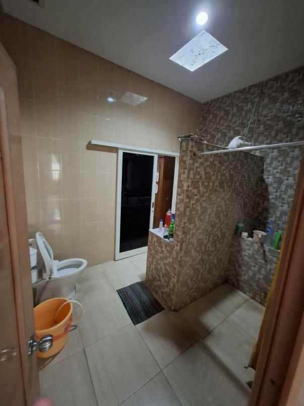 rumah di manyar tirtomoyo sby timur