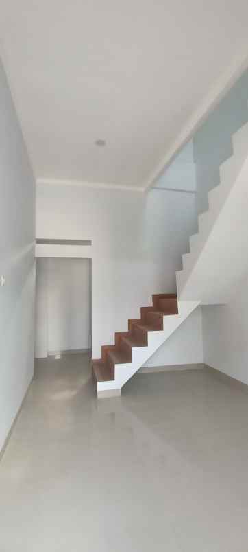 rumah dua lantai siap huni di kota depok