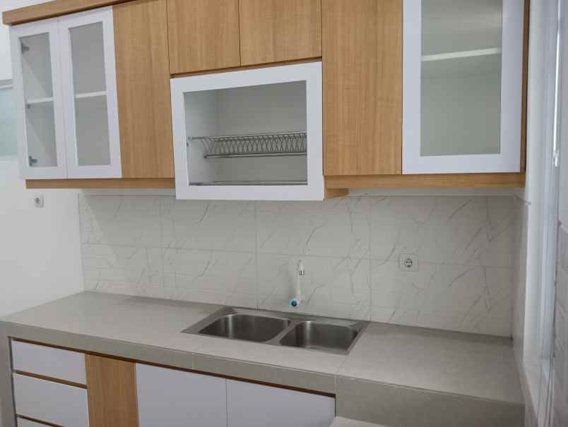 rumah exclusive 2 lantai villa amarilis beji depok