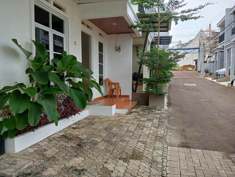 rumah exclusive 2 lantai villa amarilis beji depok