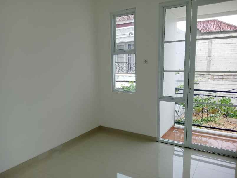 rumah exclusive 2 lantai villa amarilis beji depok