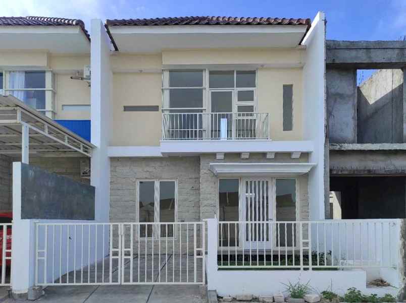 rumah greenlake surabaya