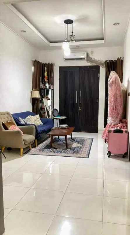 rumah hook 2 lantai di kapling ptb menceng jkt barat