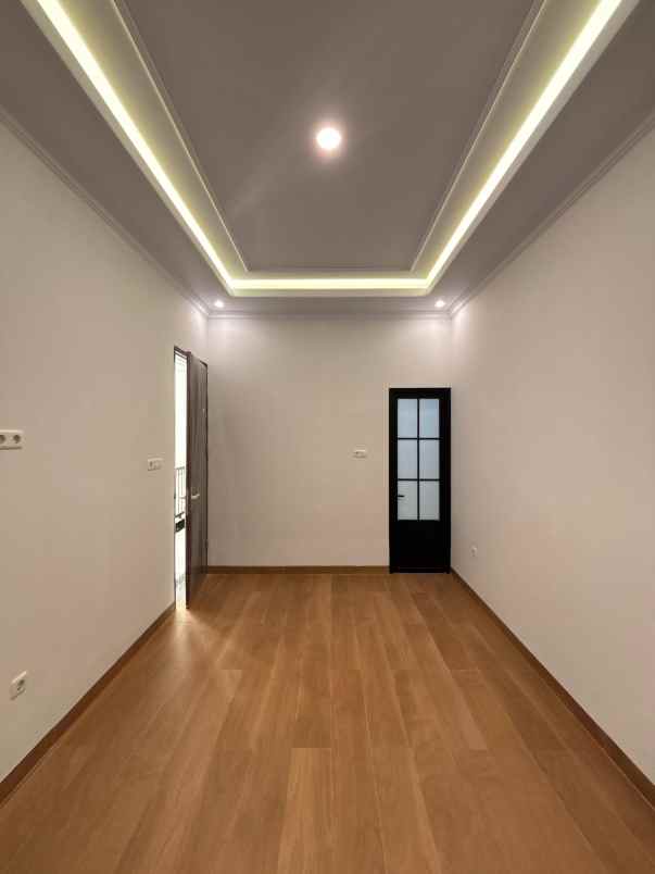 rumah jagakarsa dalam komplek