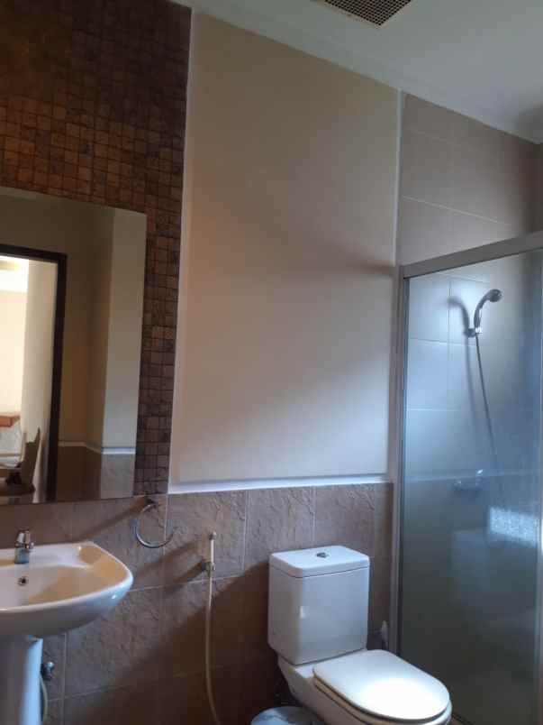 rumah jl limo raya cinere depok