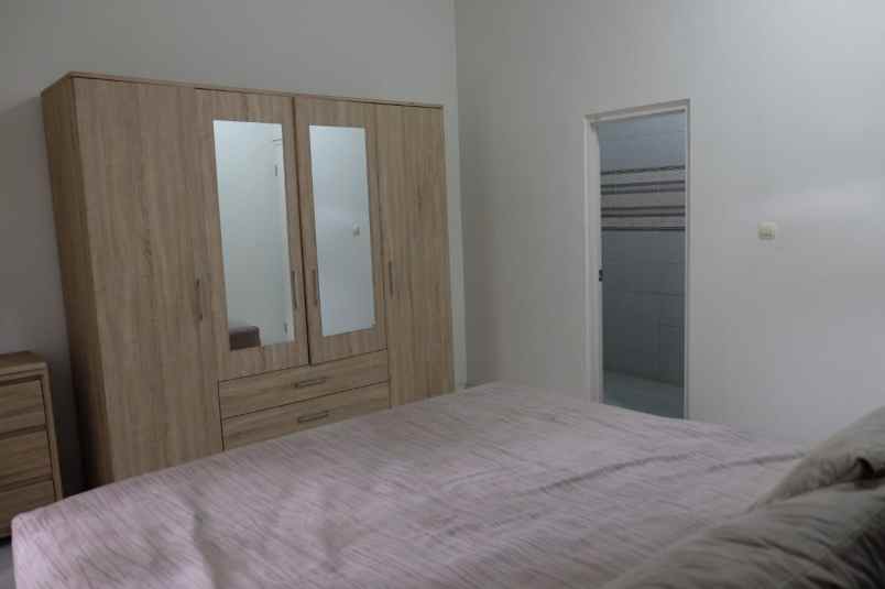 rumah jl putri tunggal