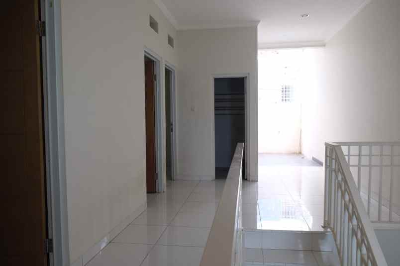 rumah jl putri tunggal