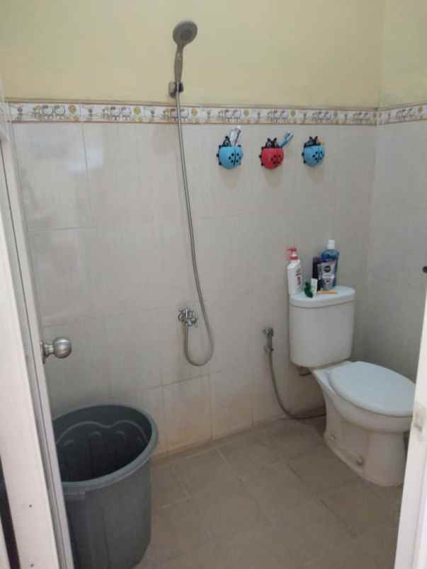 rumah jln perum griya intan